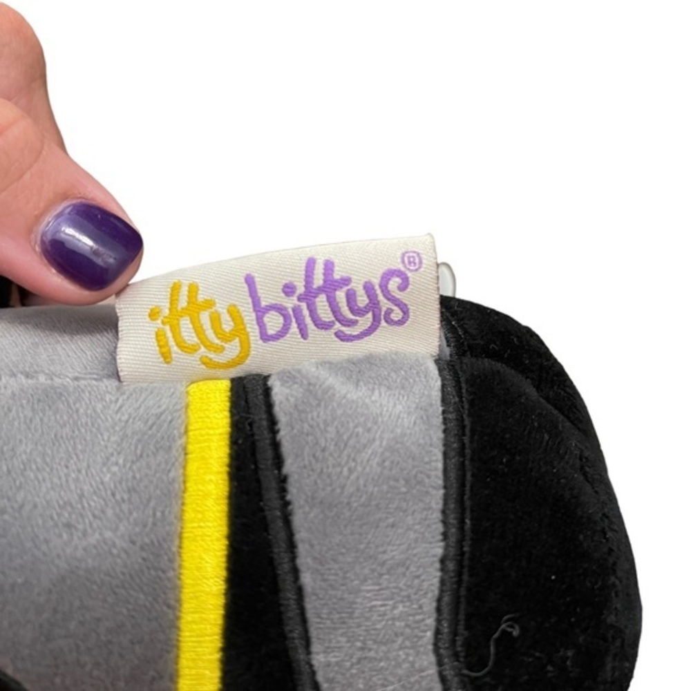 EUC‎ Hallmark itty bittys Batman Plush - Picture 7 of 7